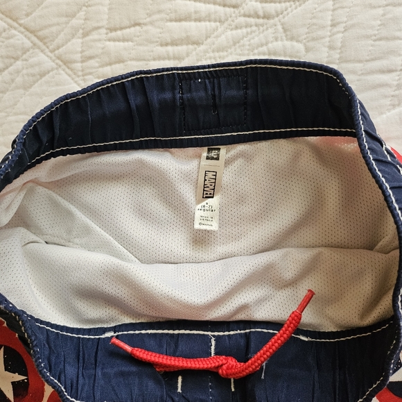 Gap Kids Marvel Captain America Swim Trunks/Board Shorts - Picture 4 of 6